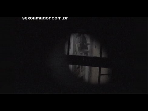❤️ Blondie word in die geheim video-opgeneem deur 'n buurtvoyeur wat agter hol bakstene versteek is ️❌ Mooi pornografie op af.pornmega.ru ❌️❤